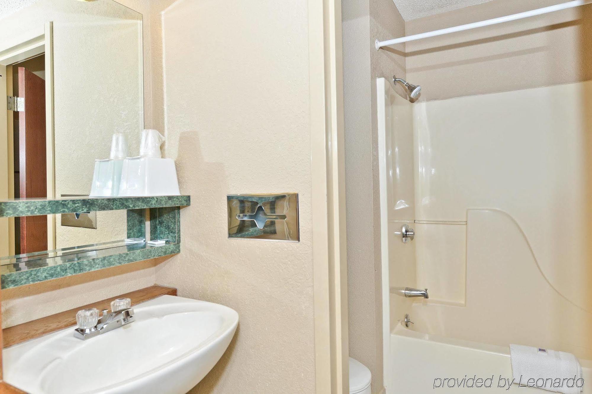 Americas Best Value Inn - Springfield / I-65 Battlefield 객실 사진